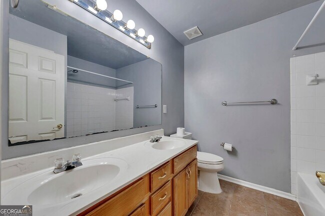 Building Photo - 3213 Juniper Dr