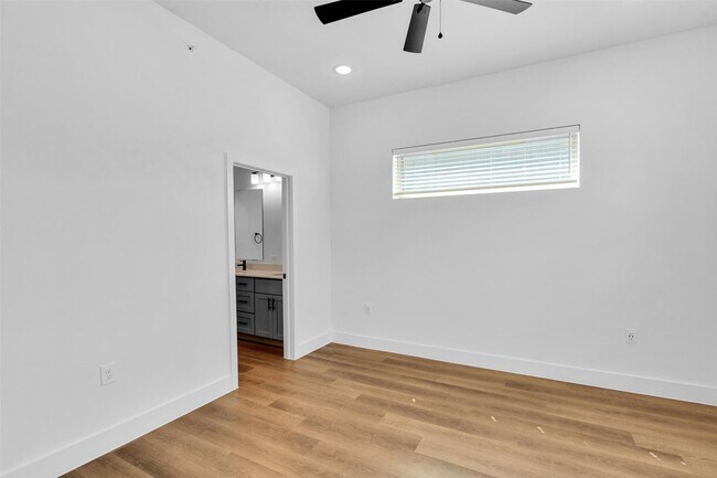 Building Photo - 1412 Izzy Ln