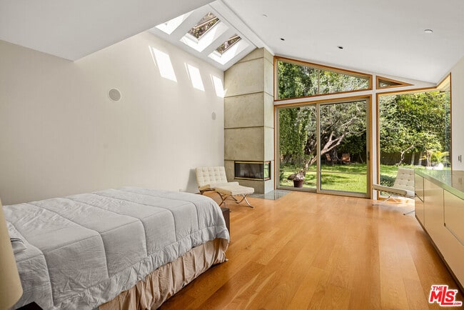 Building Photo - 211 18th St