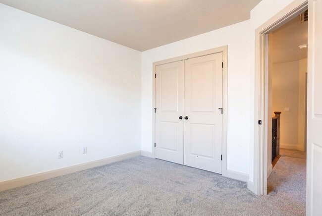 Building Photo - 150 N 1100 E