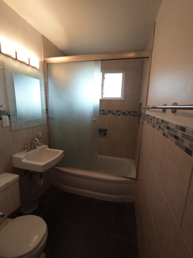Building Photo - Updated, 3B/1B Martin Acres Ranch Availabl...