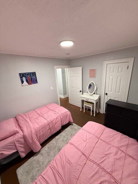Bedroom - 11327 Littlefield St