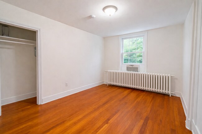 bedroom - 119 W Maple Ave