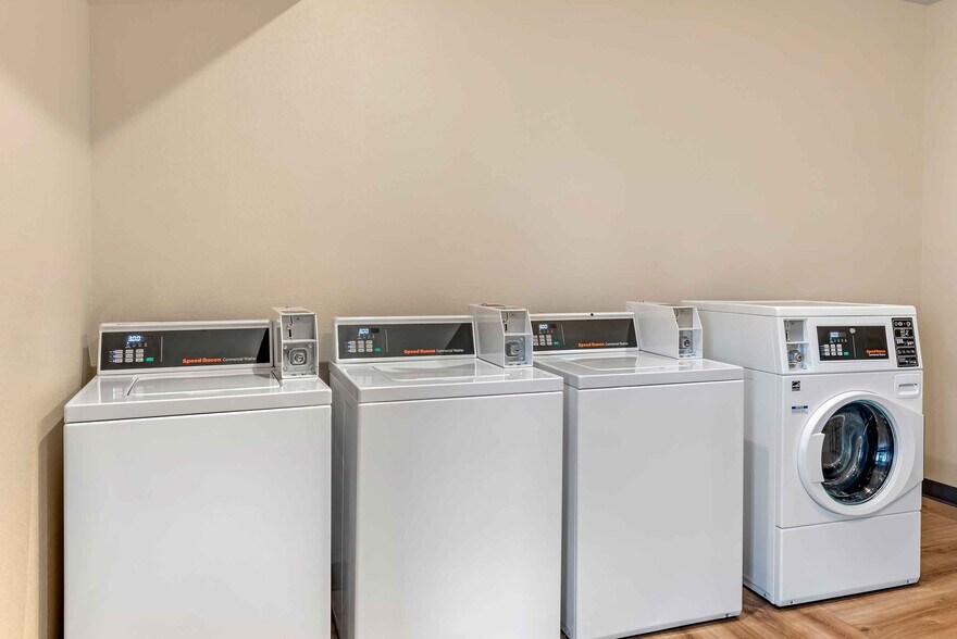 Building Photo - Furnished Studio-Temple