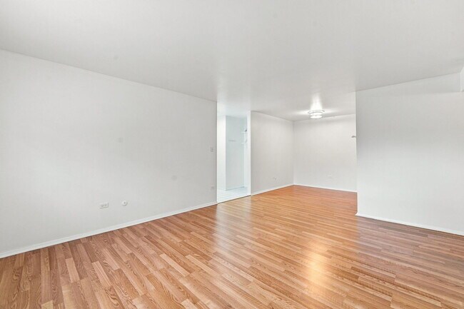 Building Photo - 6109 Knoll Wood Rd