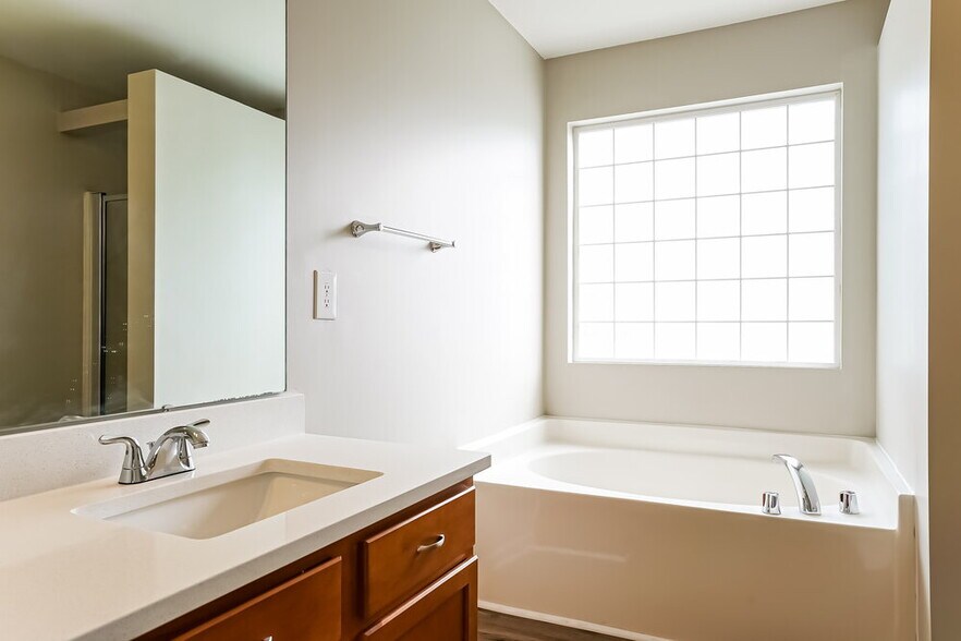 Building Photo - 618 Twain Town Dr