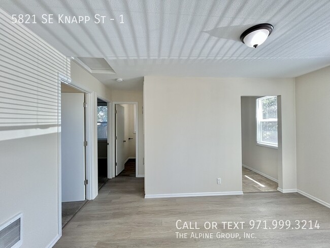 Building Photo - 5821 SE Knapp St