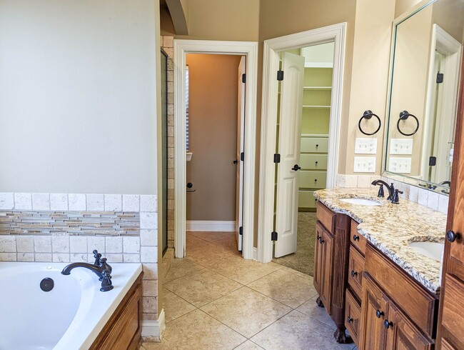 Building Photo - Beautiful 4 bed/3 bath home in South Bossier