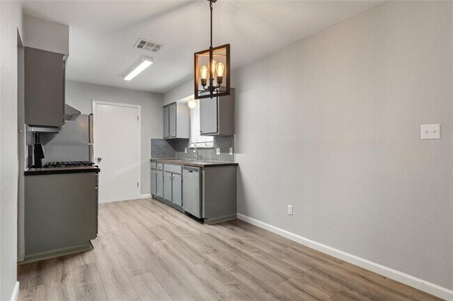 Building Photo - 2404 Burleson Ct