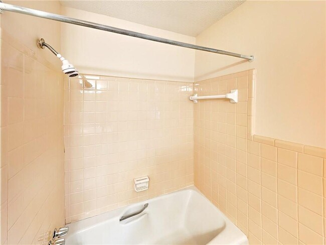 Building Photo - 3908 Bellair Dr