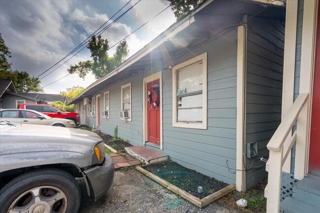 Building Photo - 13928 Bandera St