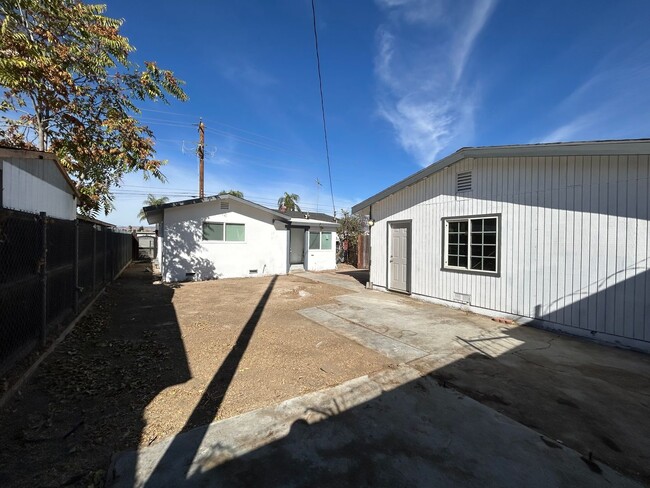 Building Photo - Quaint two bedroom home on Devonshire!