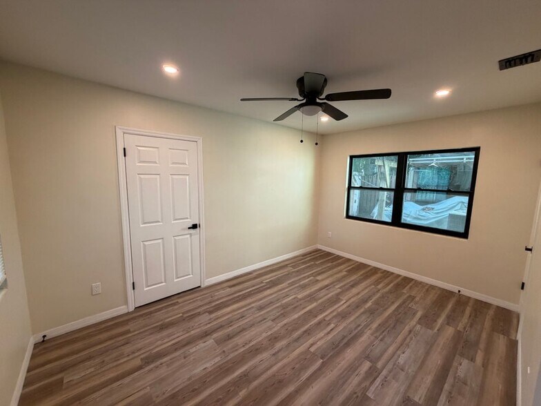 Building Photo - 1418 Dexter Dr