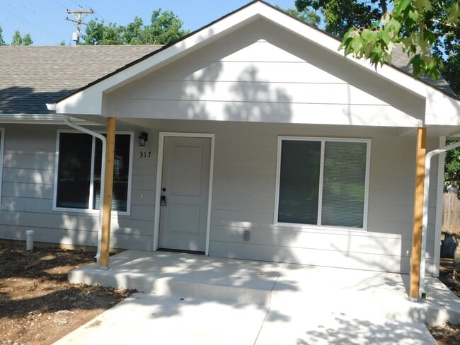 Primary Photo - 317 S Taylor St
