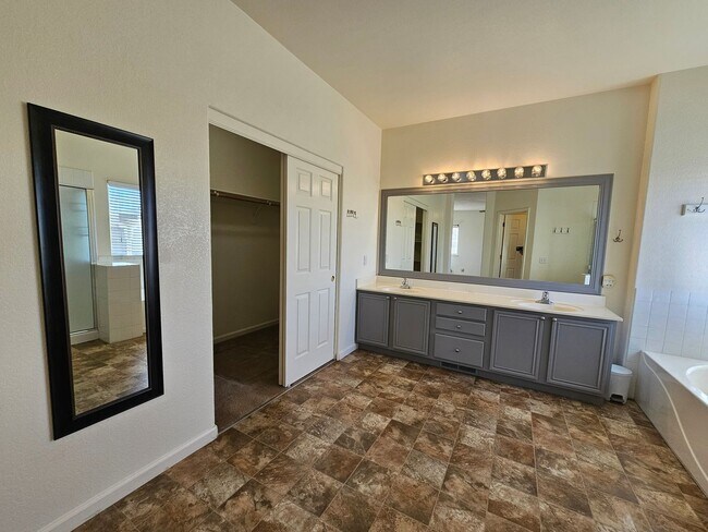 Building Photo - Cold Springs Beauty - Immaculate Newer Hom...