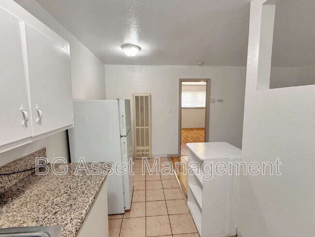 Building Photo - 728 Darina Ave