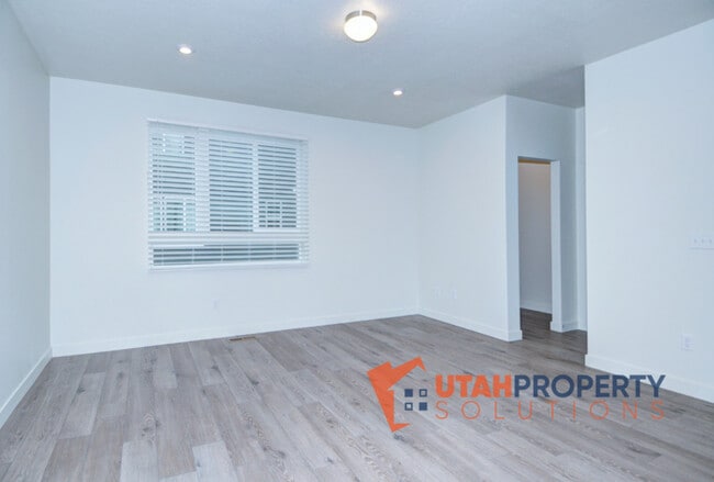 Building Photo - 421 S 960 W