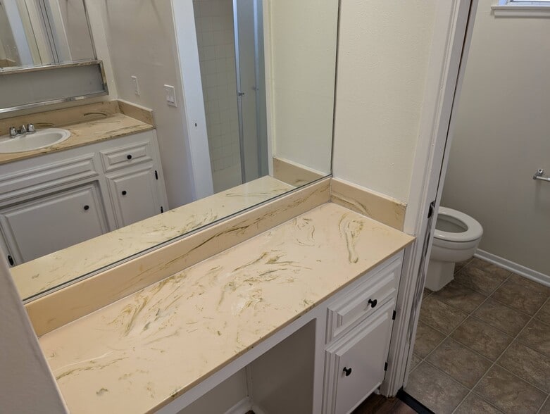 master en suite - 2851 W Ave J4