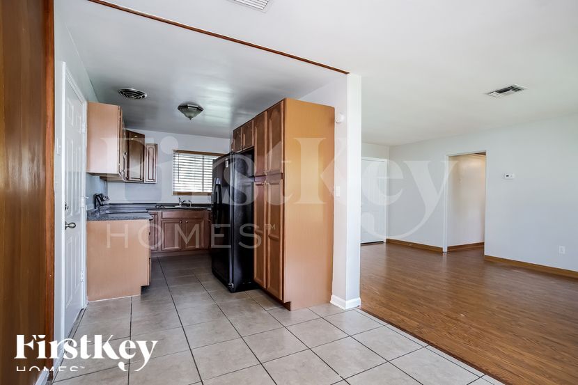 Building Photo - 607 Faber Dr