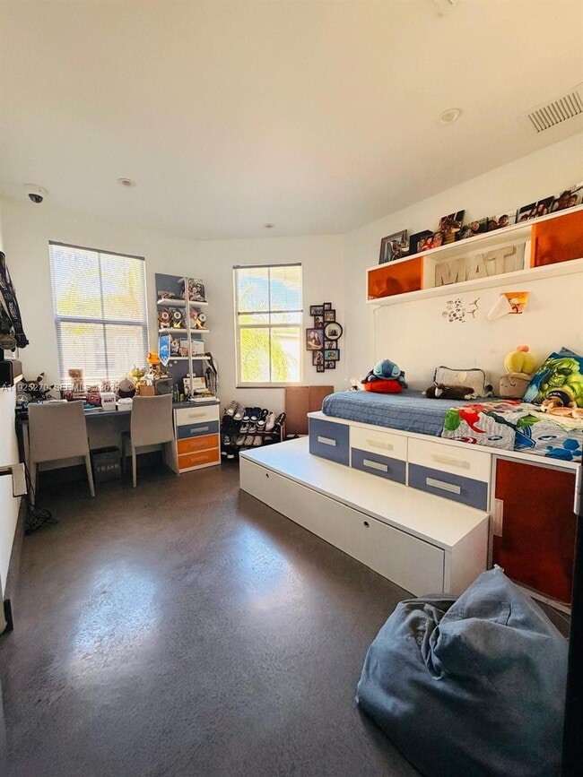 Building Photo - 21025 NE 38th Ave