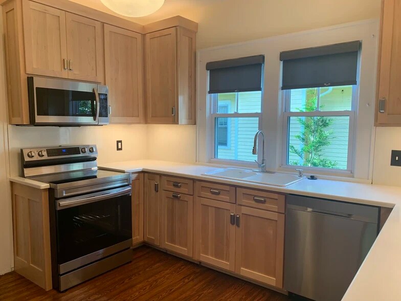 Building Photo - 705 S Park Ave