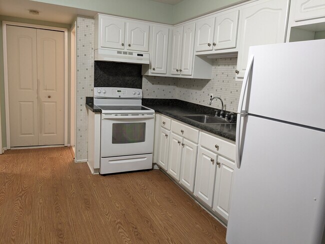 Building Photo - 8305 Karam Blvd