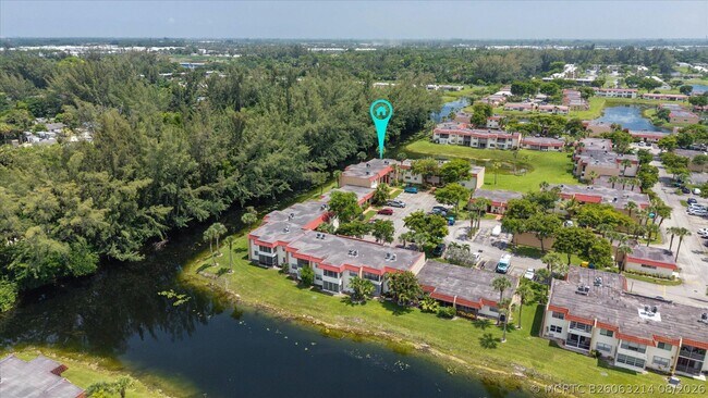 Building Photo - 473 Lake Frances Dr