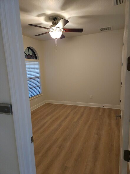 Guest Bedroom - 4828 SW 17th Pl