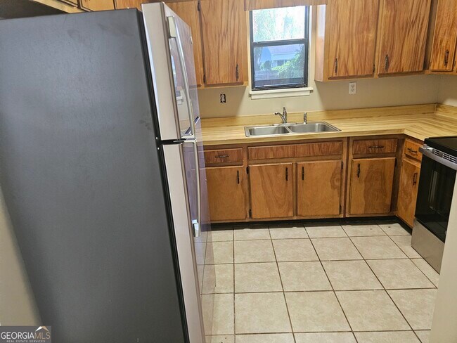 Building Photo - 556 Chateau Cir