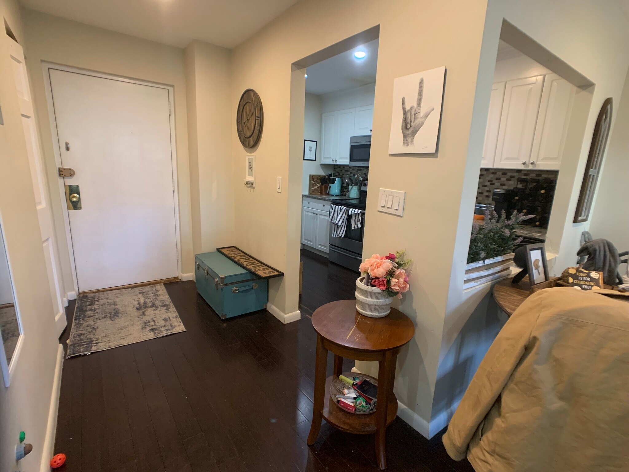 Building Photo - 804 Centre St