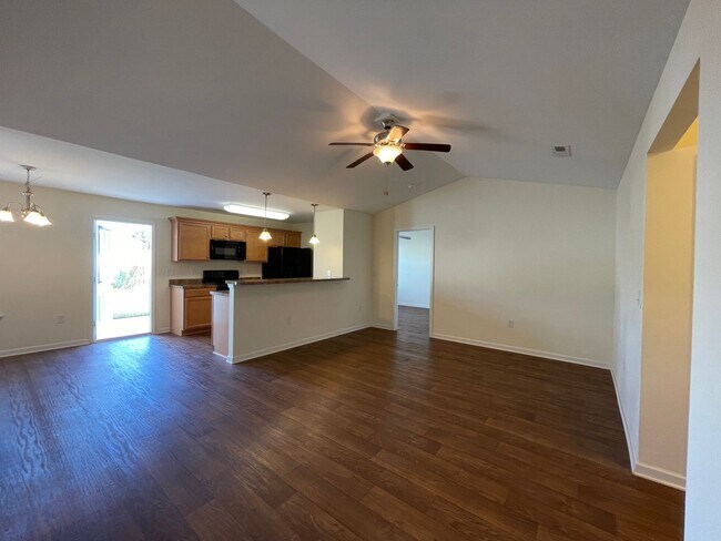 Building Photo - Don't miss this cute 3BR/2BA home in St. John's Ridge w/ attached garage!
