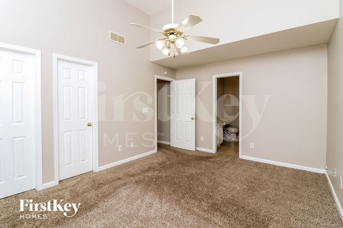 Building Photo - 4805 Enclave Dr