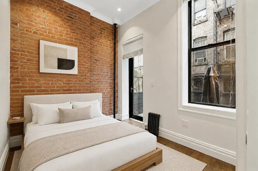 Building Photo - 223 Mott St