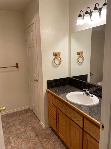 Building Photo - 1186 SW Lafayette Dr