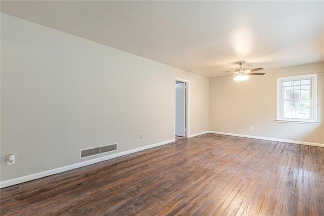 Building Photo - 149 Meadow Park Ln SW