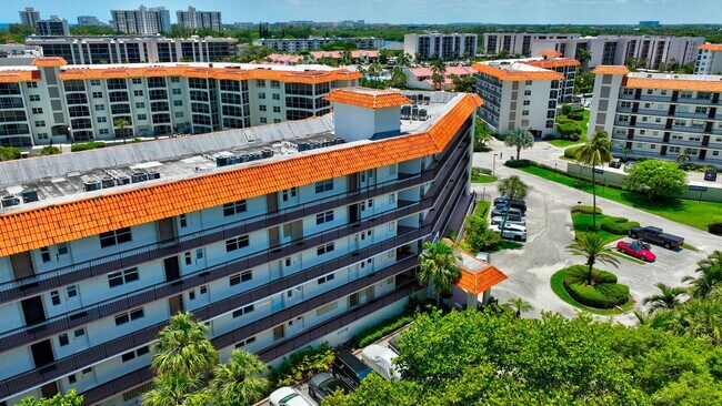 Building Photo - 2871 N Ocean Blvd