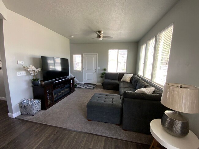 Building Photo - 5549 Dornton Ct