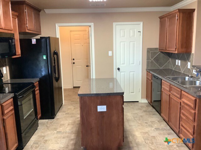Building Photo - 2411 Coy Dr