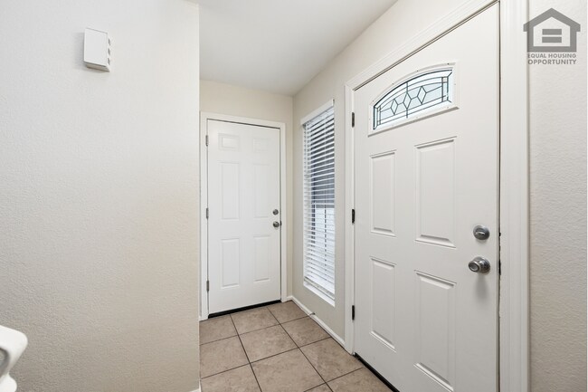 Building Photo - 6Bed/3Bath Split Level House at Cactus/75th Ave! Ready for Immediate Move-In! -- POOL!