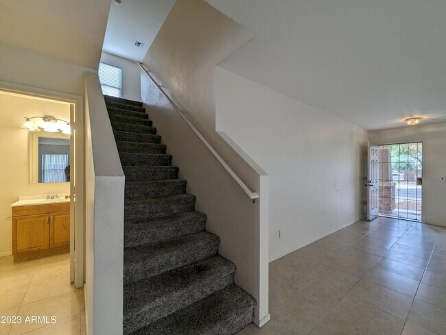 Building Photo - 3215 W St Anne Ave