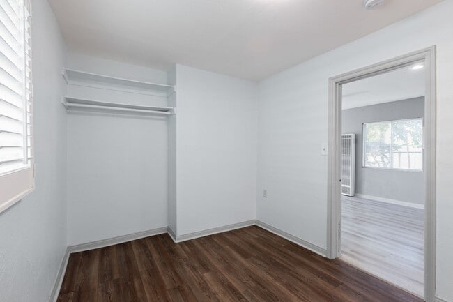 Building Photo - Charming Single-Family Home with Backyard Parking in Pacoima