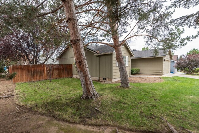 Building Photo - 63251 Gallop Ct