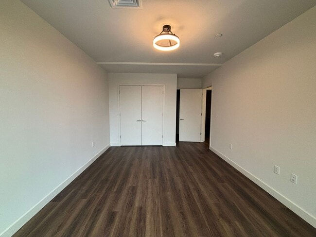 Building Photo - Modern, Light-Filled 2 Bed at One25 – Unit...