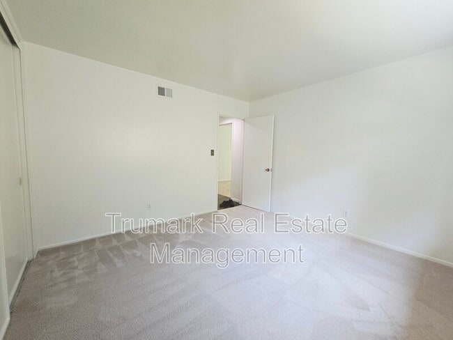 Building Photo - 3933 Karen Lynn Dr