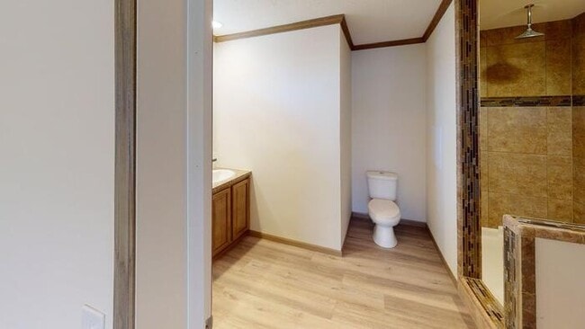 Building Photo - 140 American Ave