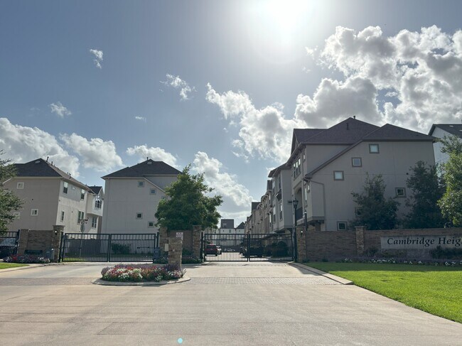 Building Photo - 9611 Knights Station Dr
