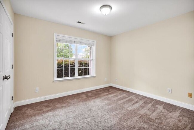 Building Photo - Leland Wedgewood at Lanvale community, Great open floor plan, on level, hardwoods, fire place, ma...