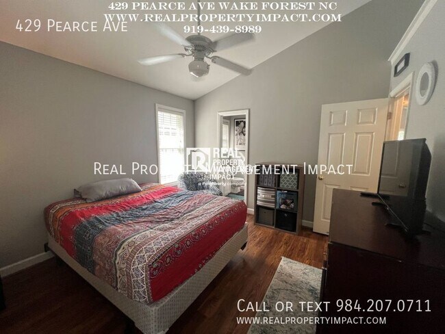 Building Photo - 429 Pearce Ave