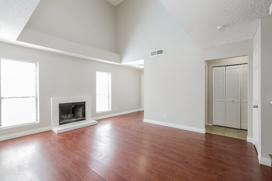 Building Photo - 405 Tobler Dr