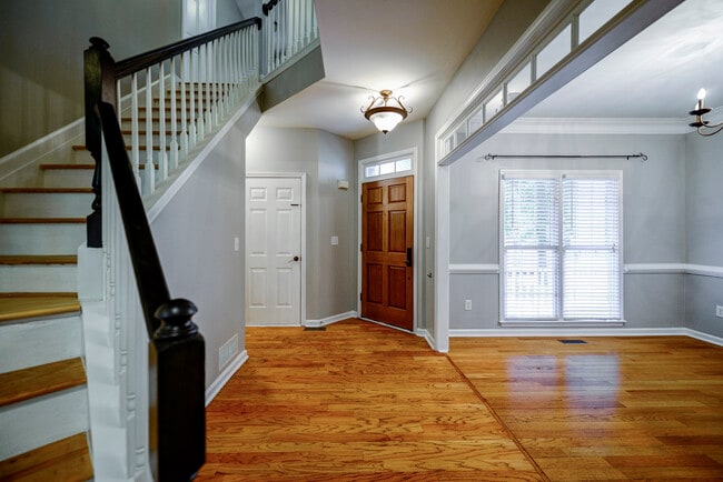 Building Photo - 3627 Chestnut Dr